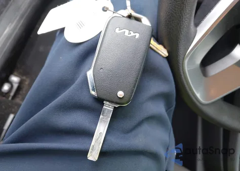 2023 Kia Forte Lxs z USA, uszkodzony, nr VIN 3KPF24AD8PE630752